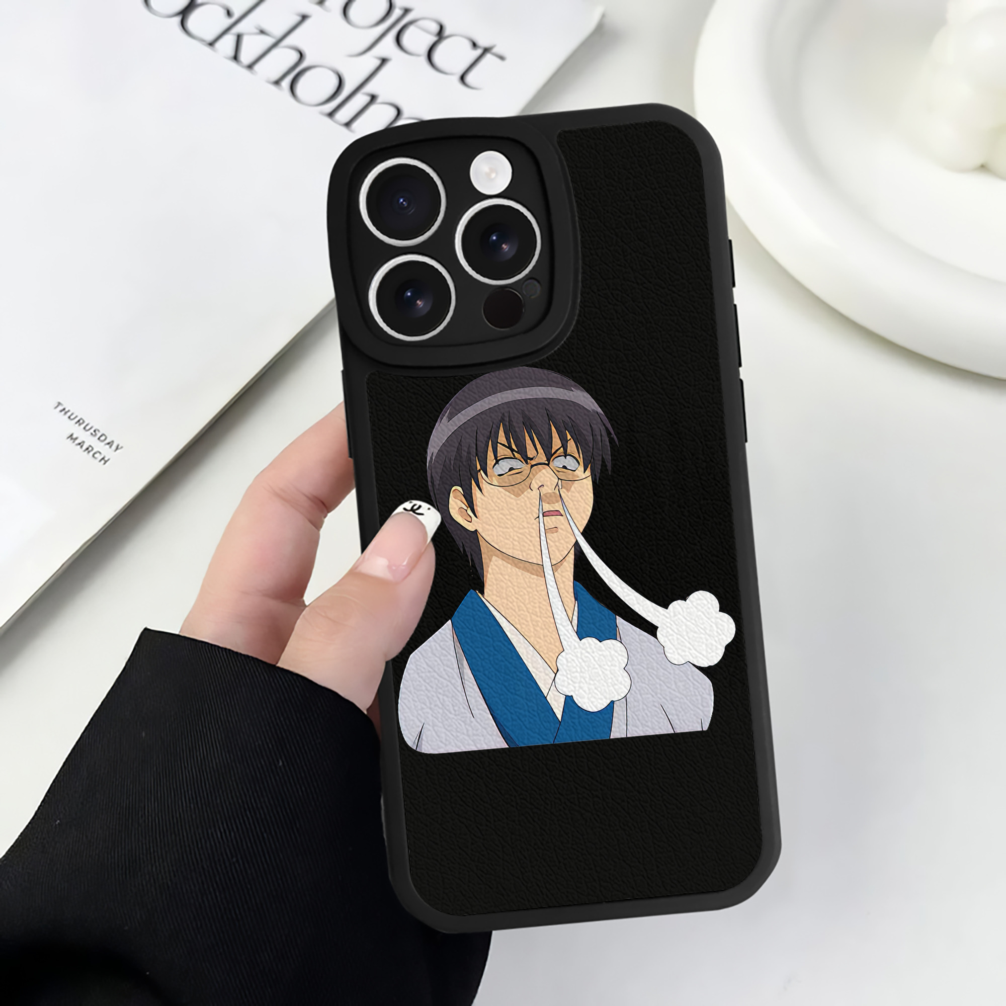 （画像用） ぎんたま 坂田銀時（さかたぎんとき） 神楽 志村新八（しむら しんぱち） GINTAMA Sakata Gintoki Kagura Shimura Shinpachi 【iPhone 16シリーズ対応】シリコンスマホケース（レザー調） 材質：シリコン